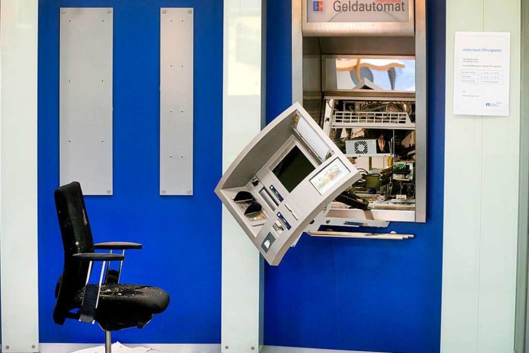 Ein aufgesprengter Geldautomat im Vorr...r 2017 stammt aus Nordrhein-Westfalen.  | Foto: Arnulf Stoffel