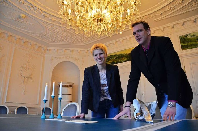 Simone Owald und Stefan Schmitz im Trauzimmer im Neuen Schloss  | Foto: Erika Bader