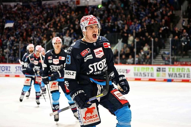 Jaaaaa! Alex Trivellato brachte die Wi...d ein 5:3-Heimsieg gegen Bietigheim.    | Foto: IMAGO/Eibner-Pressefoto/Sven Laegler