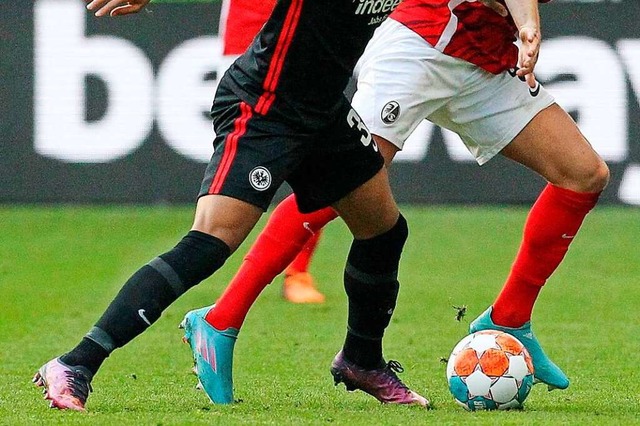 Gegen Frankfurt hat  der SC Freiburg d...Gesicht zu zeigen als gegen Wolfsburg.  | Foto: DANIEL ROLAND (AFP)