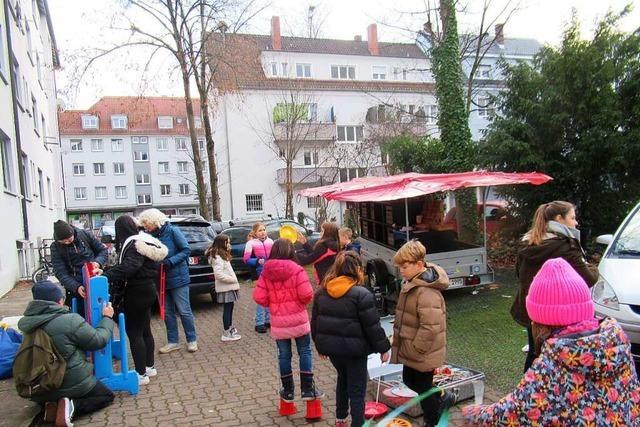 Unterwegs in der Offenburger Oststadt mit dem roten Spielmobil