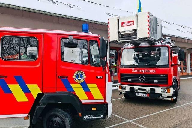 Zwei gespendete Feuerwehrfahrzeuge fahren vom Dreisamtal in die Ukraine