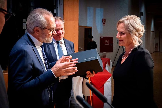 Antoine Raymond lsst es sich nicht ne...bilare  persnlich zu beglckwnschen.  | Foto: A. RAYMOND GmbH & Co. KG