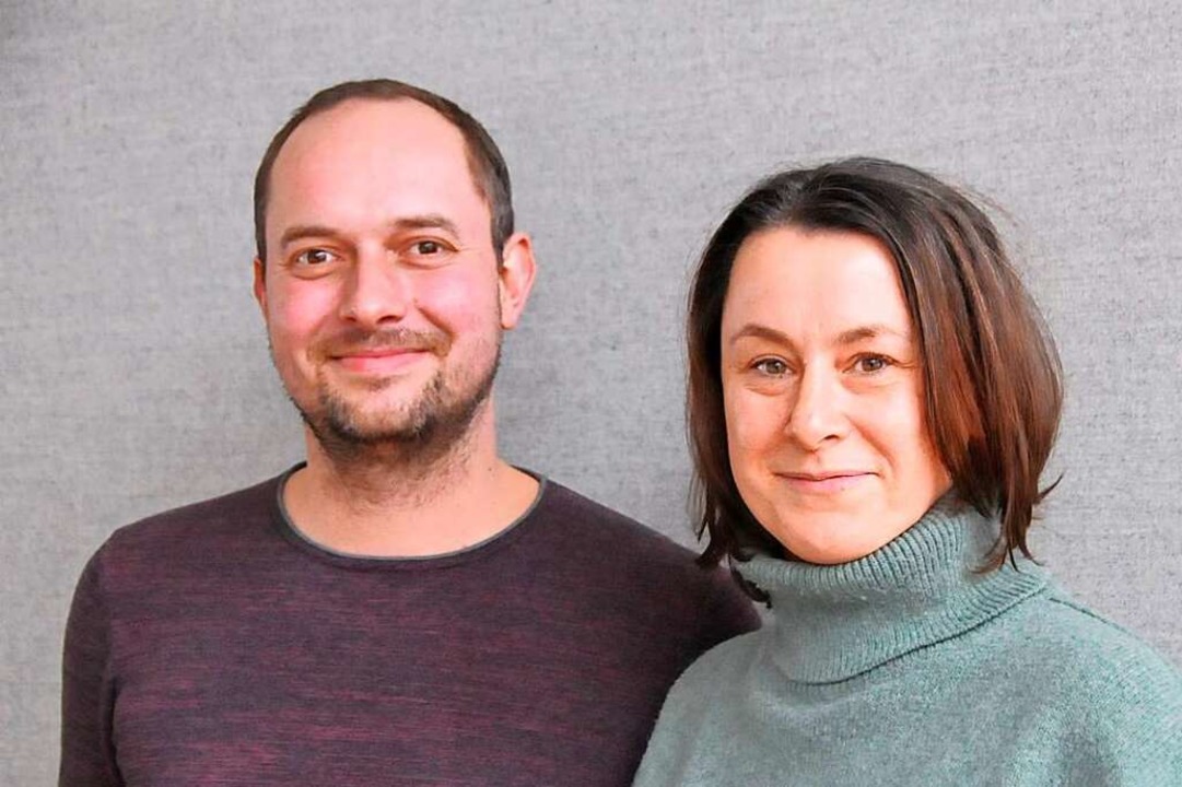 Katja Altmann und Marcus Ehrhardt mch...er frheren Tankstelle knftig wohnen.  | Foto: Sebastian Ehret