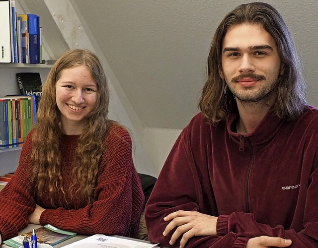 Alisa Roser und Marlon Habeck absolvieren beim Weiler Kulturamt ein FSJ.   | Foto: Herbert Frey