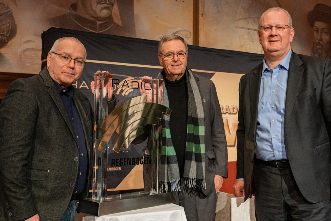 Mit dem Radio Regenbogen Award: (von l... Geschäftsführung von Radio Regenbogen  | Foto: Europa-Park