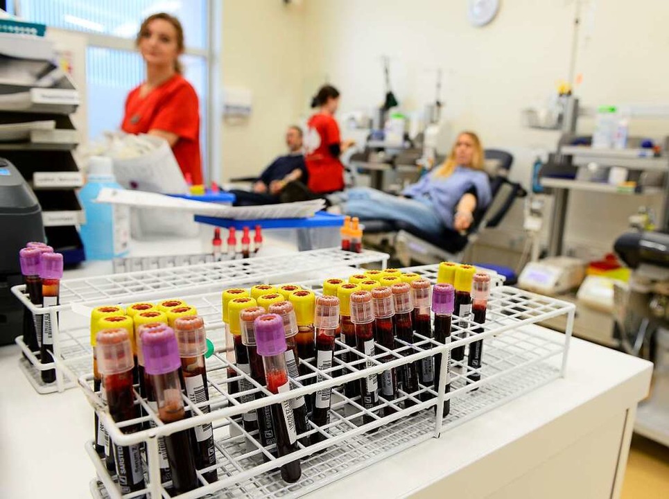 Die Blutspende in der Blutspendezentrale dauert durchschnittlich zwölf Minuten.  | Foto: Ingo Schneider