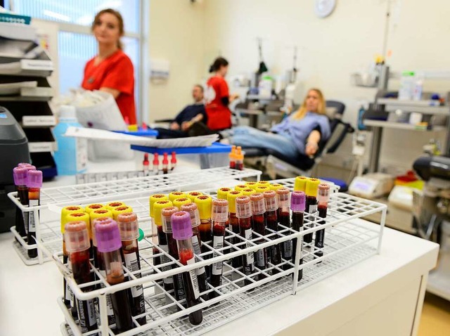 Die Blutspende in der Blutspendezentrale dauert durchschnittlich zwlf Minuten.  | Foto: Ingo Schneider