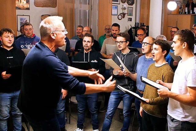 Wie Udo Wendle Sänger aller Altersklassen für den Männergesangverein Schutterbund in Schuttertal begeistert