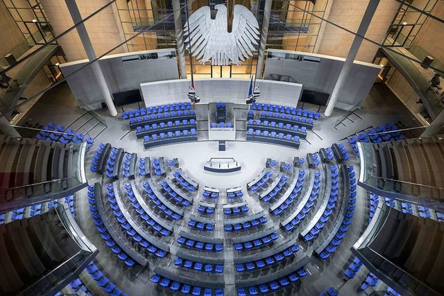 Der Bundestag soll kleiner werden.  | Foto: Michael Kappeler (dpa)