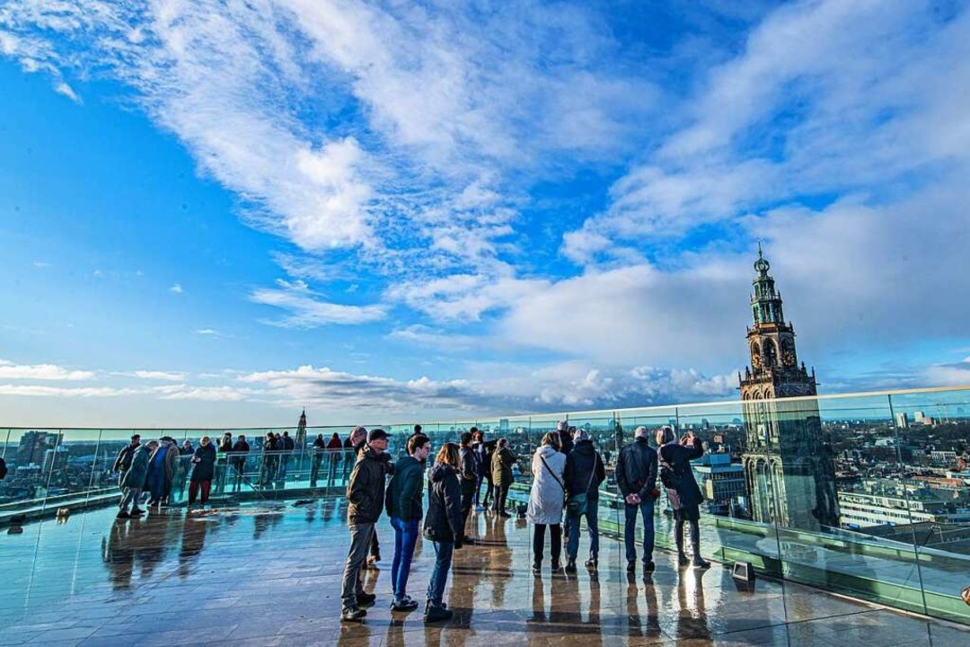 Von der Dachterrasse des Forum Groning...fantastischen Blick ber die Altstadt.  | Foto: Knelis (dpa)