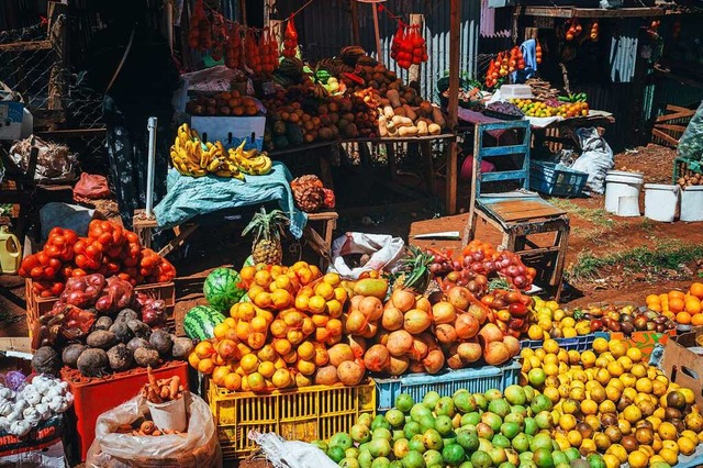 Obst und Gemse auf einem Markt in Kenia.  | Foto: kovop58/stock.adobe.com