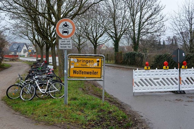 Derzeit ist die Brcke Ebringer Strae... Wolfenweiler fr Autofahrer gesperrt.  | Foto: Sophia Hesser