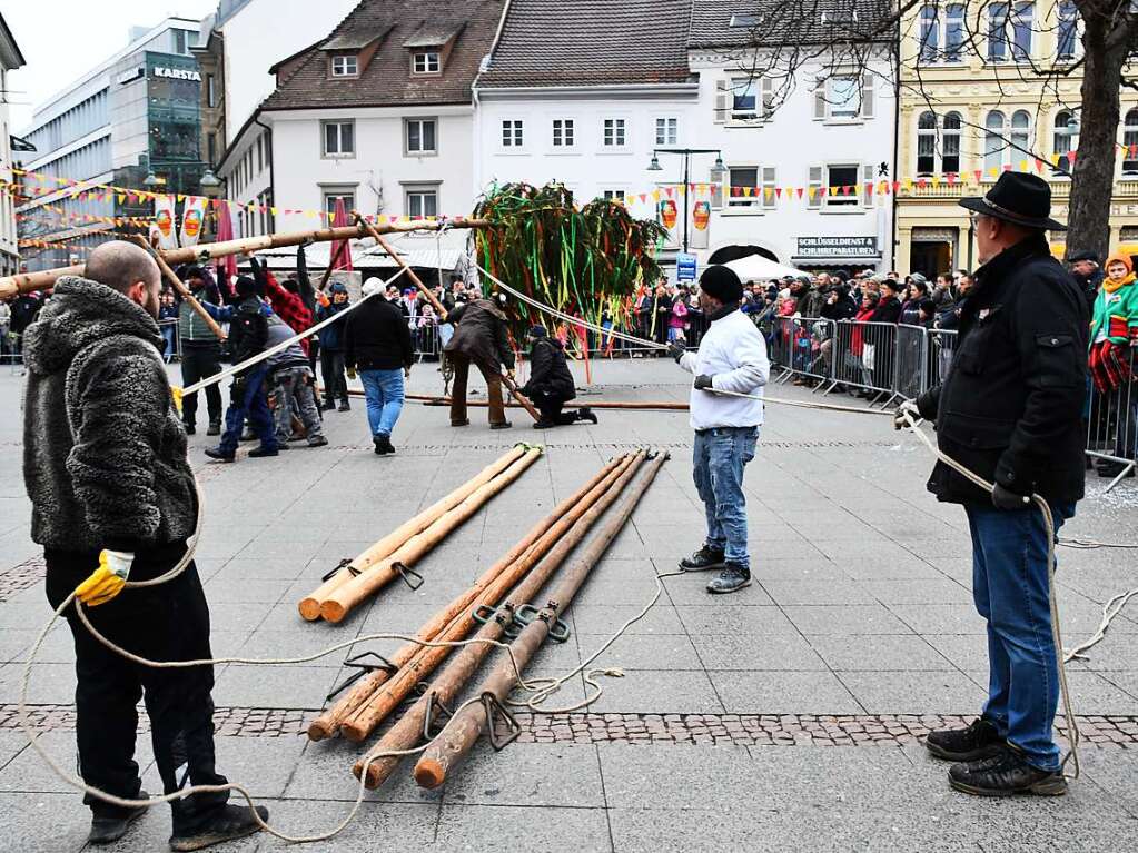 Impressionen vom Narrenbaumstellen in Lrrach