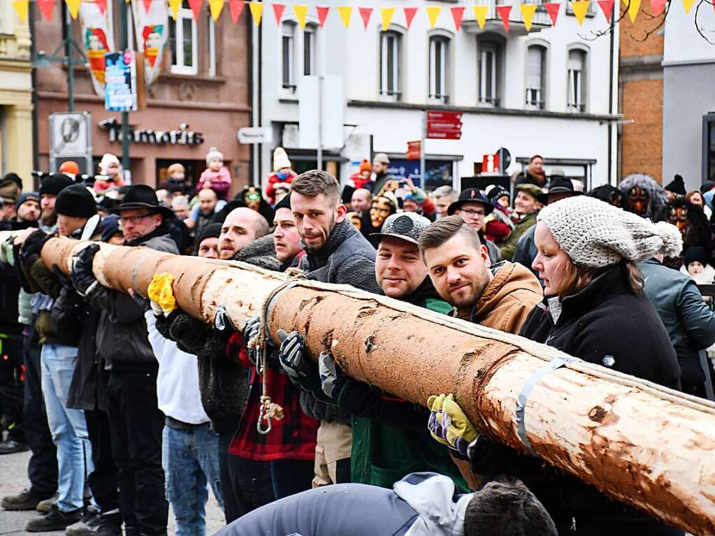 Impressionen vom Narrenbaumstellen in Lrrach