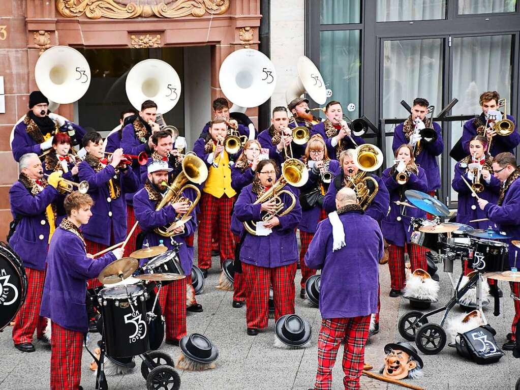 Impressionen vom Narrenbaumstellen in Lrrach