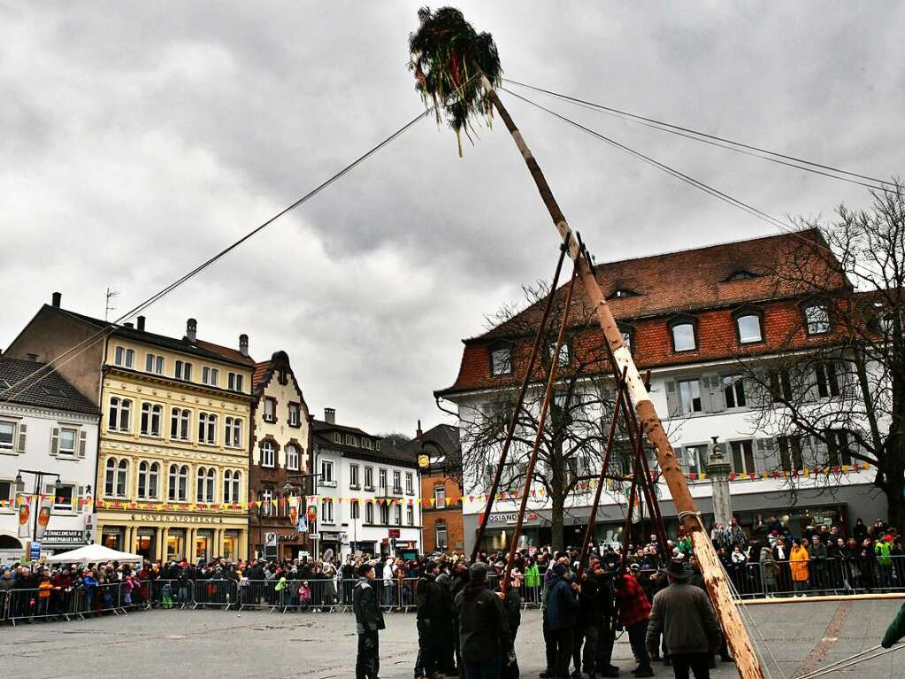 Impressionen vom Narrenbaumstellen in Lrrach