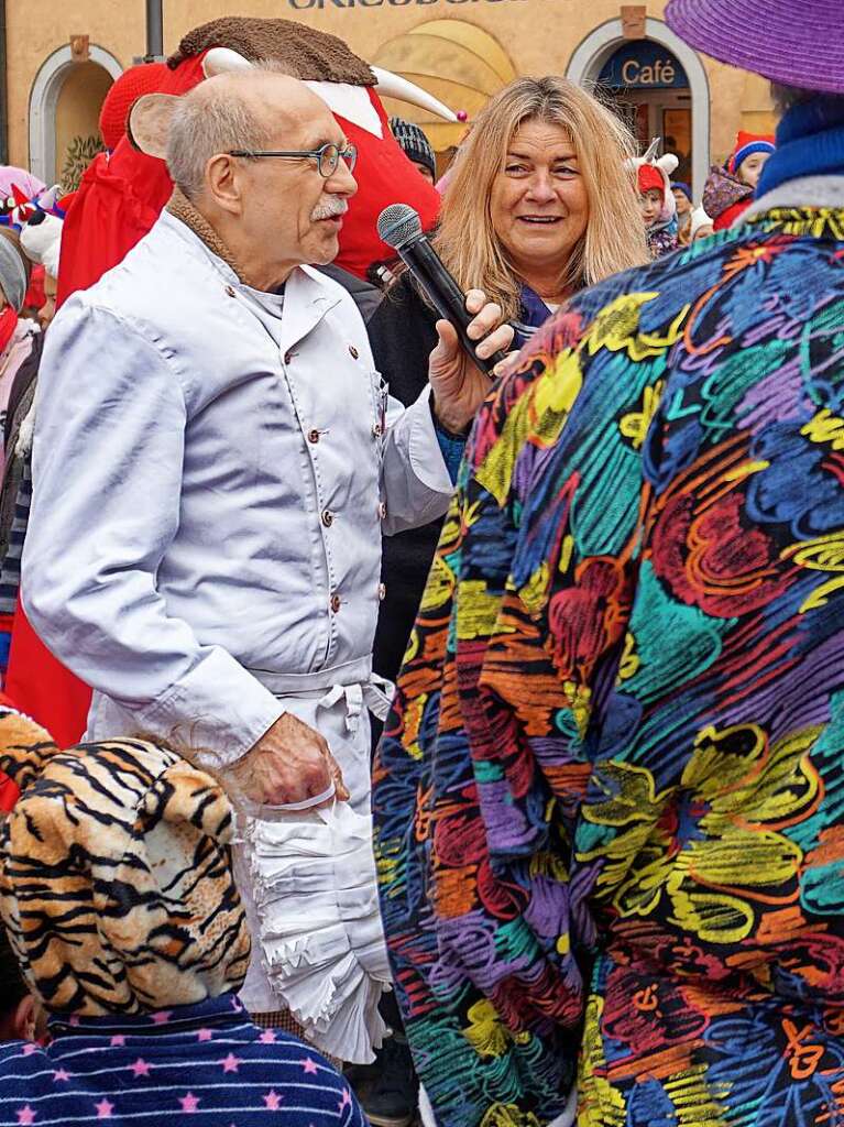 Dieter ("Weckle") Griesbaum und Katja Treilobs berichten von Spuren, die sie vom  verschwundenen Jokili entdeckt haben.