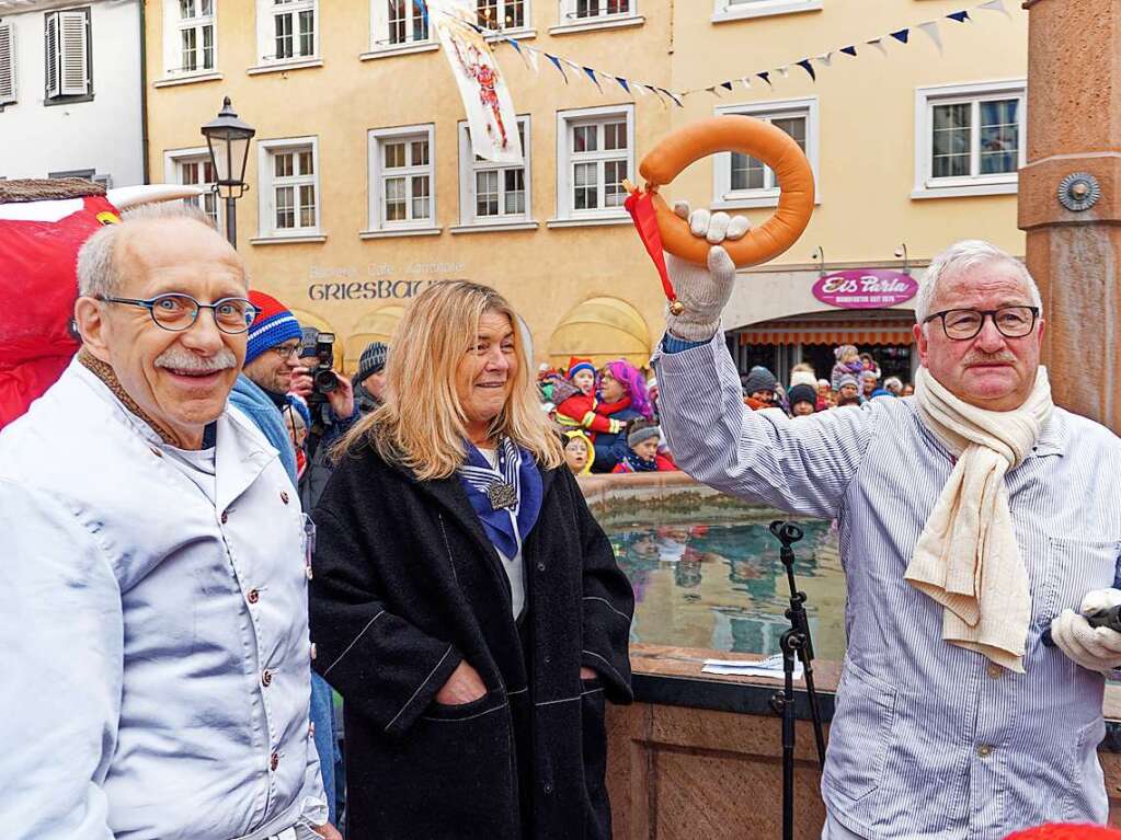 Dieter ("Weckle") Griesbaum, Katja Treilobs und Ralf Thormlen berichten von Spuren, die sie vom  verschwundenen Jokili entdeckt haben.