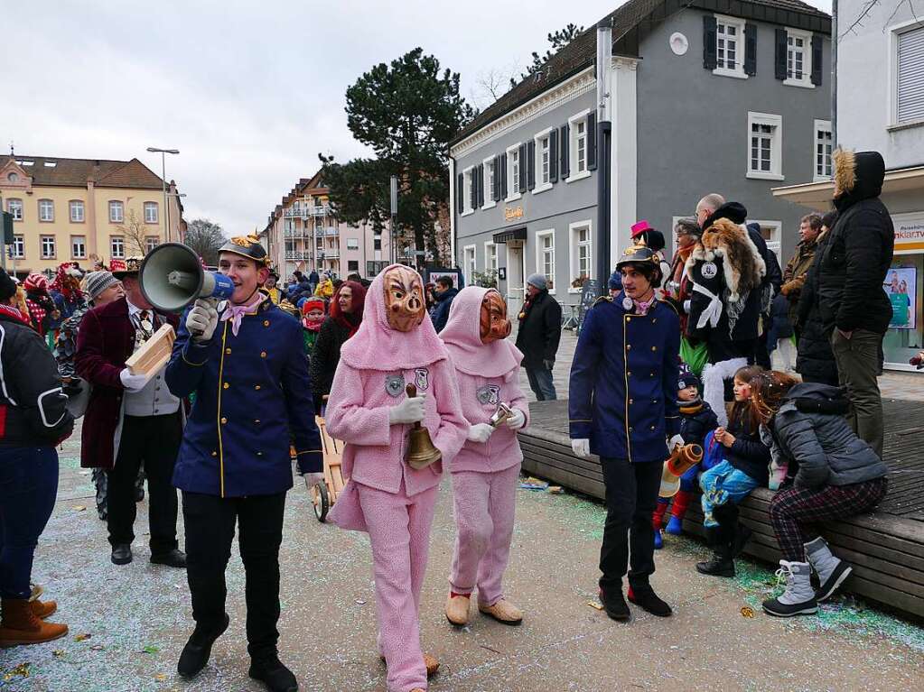 Der 43. Offenburger Narrentag ist ein hervorragendes Spektakel. Er ging am Samstagnachmittag in die Ortenauer Narrentage des Ortenauer Narrenbunds ber, die noch bis Sonntagnachmittag dauern.