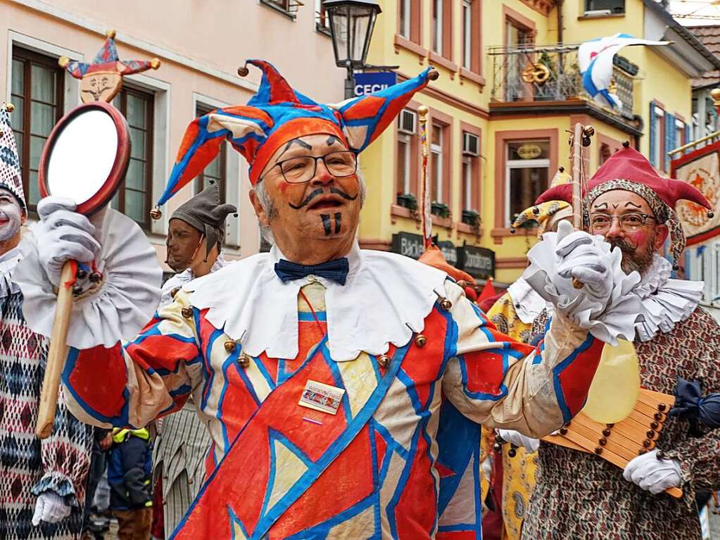 Einzug der Znfte am Samstagnachmittag in die Stadt: Endinger Altjokili