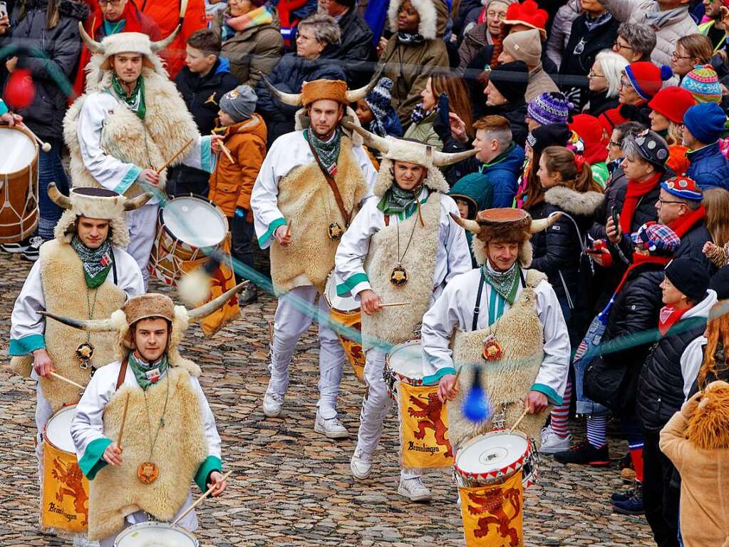 Einzug der Znfte am Samstagnachmittag in die Stadt: Die alemannischen Trommler aus Brunlingen