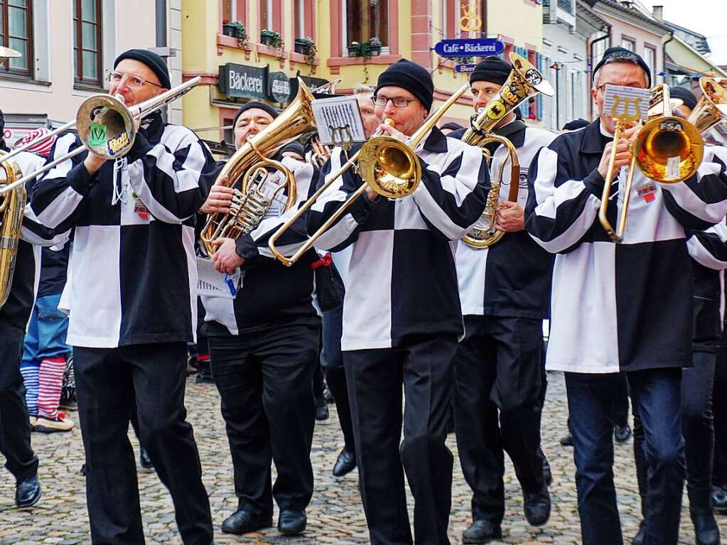 Einzug der Znfte am Samstagnachmittag in die Stadt: Preussische Tagwachtblser aus Wilflingen