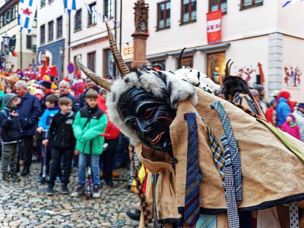 Einzug der Znfte am Samstagnachmittag in die Stadt: Wilflinger Teufel