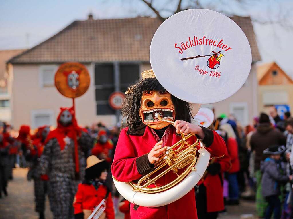 66 Narrenznfte und zahlreiche Besucherinnen und Besucher haben das 66-jhrige Bestehen der Kappeler Rhinschnooge gefeiert.