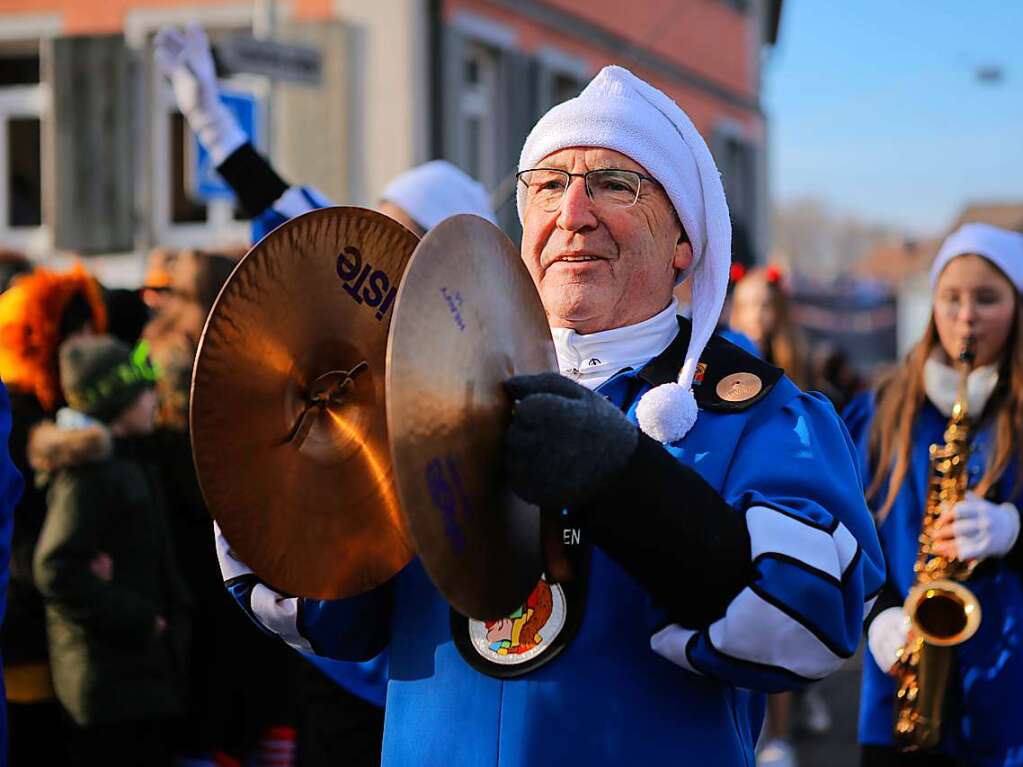 66 Narrenznfte und zahlreiche Besucherinnen und Besucher haben das 66-jhrige Bestehen der Kappeler Rhinschnooge gefeiert.