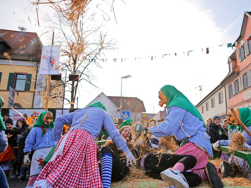 66 Narrenznfte und zahlreiche Besucherinnen und Besucher haben das 66-jhrige Bestehen der Kappeler Rhinschnooge gefeiert.