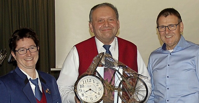 Rainer Mauch (Mitte) wird von den wied... und Josef Himmelsbach verabschiedet.   | Foto: Wolfgang Beck