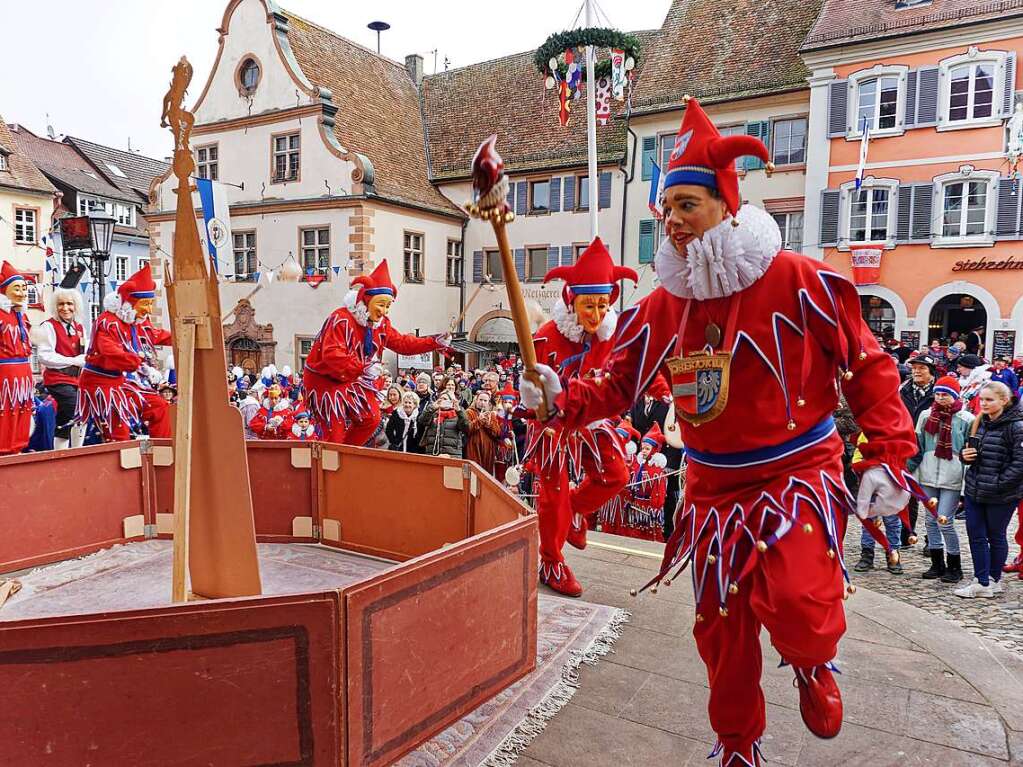 Der Jokilitanz erffnete die Darbietungen am Sonntagmittag auf dem Marktplatz.