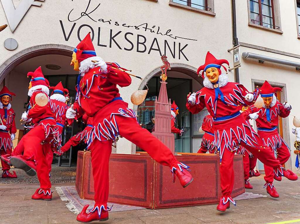 Der Jokilitanz erffnete die Darbietungen am Sonntagmittag auf dem Marktplatz.