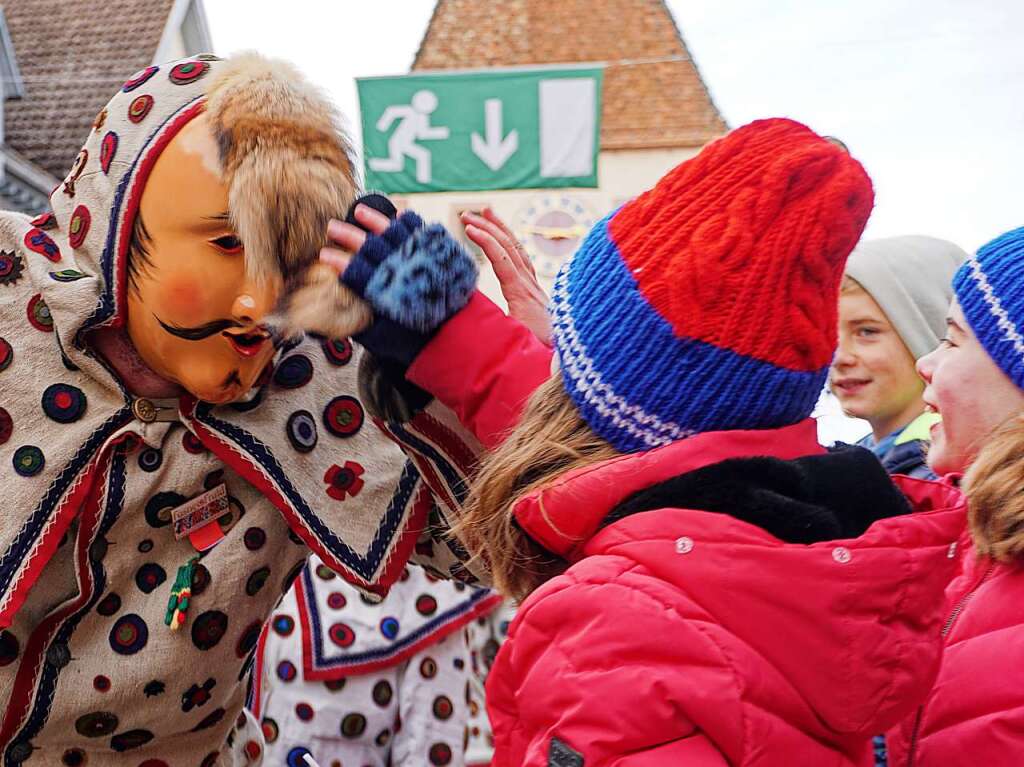 Fasnet zum Anfassen: Begegnung auf Augenhhe mit einem Fridinger Einzelnarr