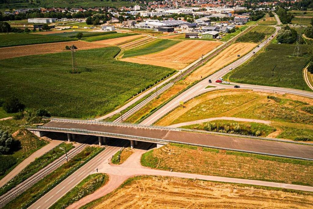 Die Fortführung von der So-da-Brücke n...(rechts Bildmitte) überfordern könnte.  | Foto: Hubert Gemmert