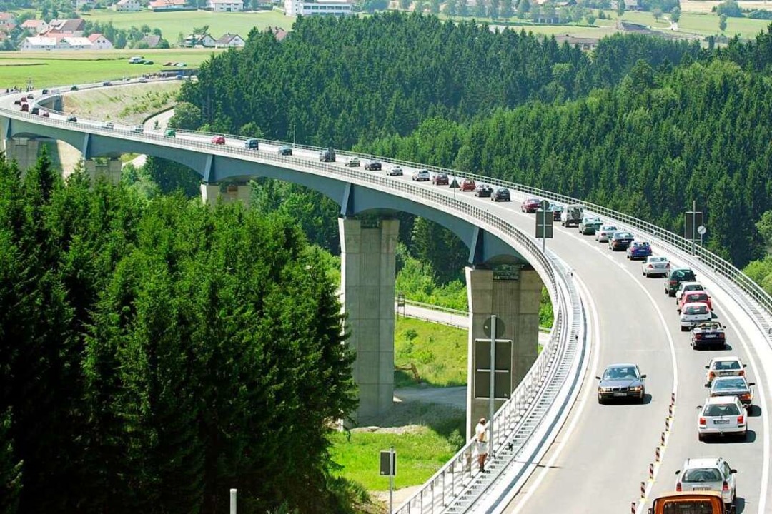 Die Gauchachtalbrcke soll einen Zwill...lub Deutschland mchte das verhindern.  | Foto: Rolf_Haid