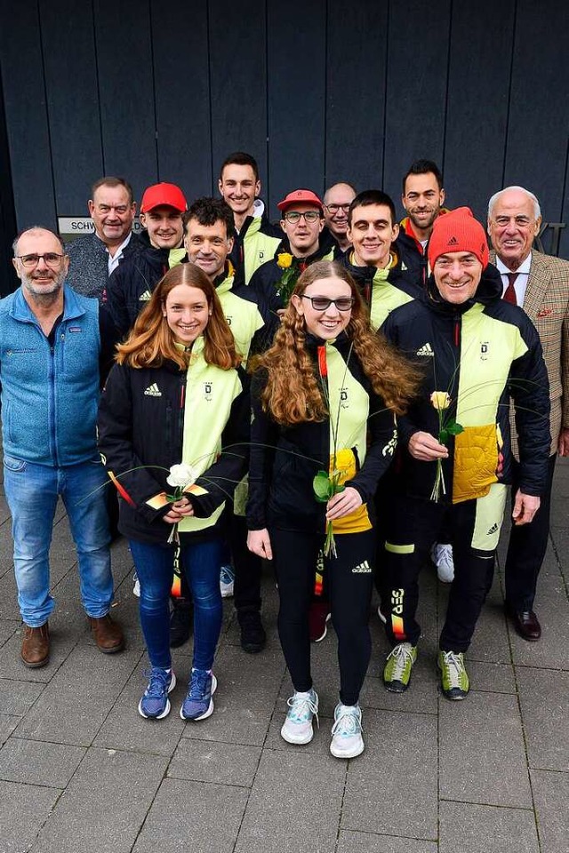 Die Sportlerinnen und Sportler beim Empfang am Olympiasttzpunkt.  | Foto: Ingo Schneider