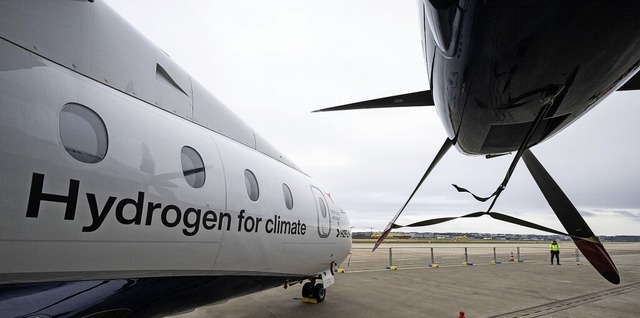 Der Stuttgarter Flughafen soll zu eine...rt fr klimaneutrale Luftfahrt werden.  | Foto: Marijan Murat (dpa)