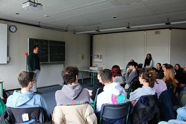 Investigativ-Journalist Georg Restle war zu Gast am Marie-Curie-Gymnasium in Kirchzarten