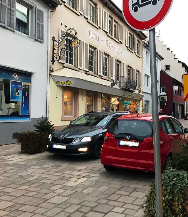 Auf der Basler Strae zwischen Grabens...m Schlosspark geht&#8217;s oft eng zu.  | Foto: Susanne Ehmann