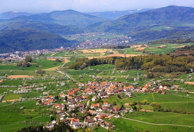 Rheinfelden-Nordschwaben im Vordergrund und im Hintergrund Schopfheim  | Foto: Erich Meyer