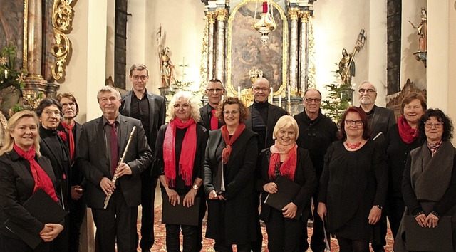 Der Feldkircher Kirchenchor  Georg Zie...ier und der Sopranistin Kathrin Gler   | Foto: Otmar Faller