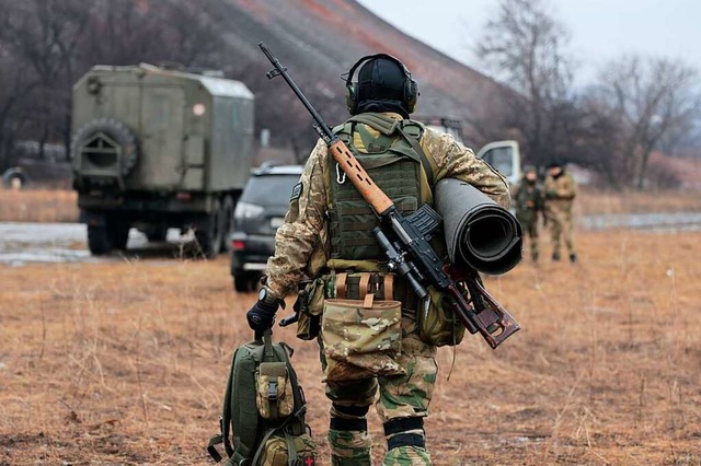 Rund 300.000 Reservisten hat Russland ...n russischer Soldat  im Gebiet Donezk.  | Foto: Alexei Alexandrov