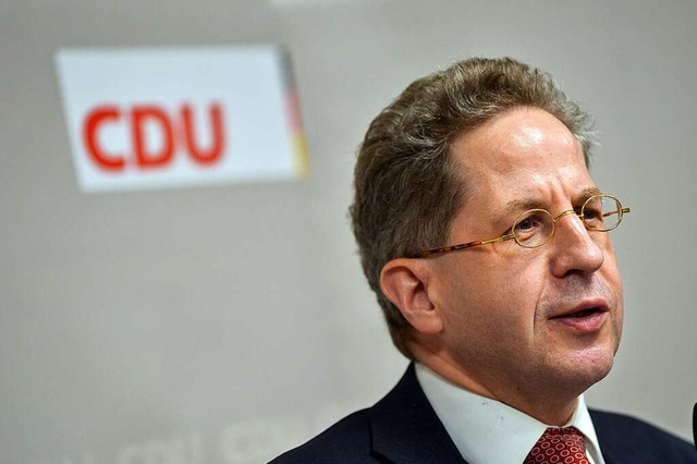 Wie umgehen mit unliebsamen Parteimitg...aktuell mit Hans-Georg Maaen stellen.  | Foto: Heiko Rebsch (dpa)