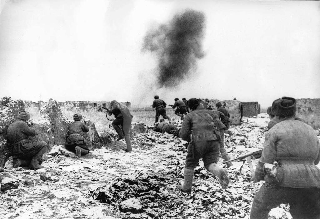 Sowjetische Truppen beim Kampf um Stal...atiertes Archivbild aus dem Jahr 1942)  | Foto: -