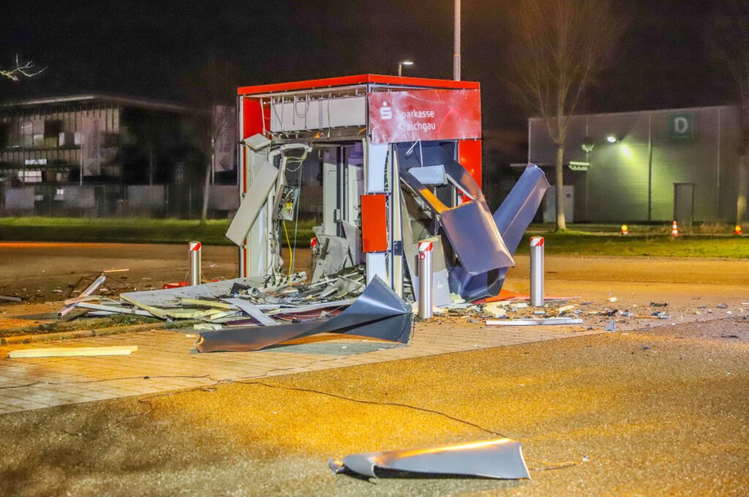 Ein gesprengter Geldautomat in Bruchsal  | Foto: Fabian Geier (dpa)