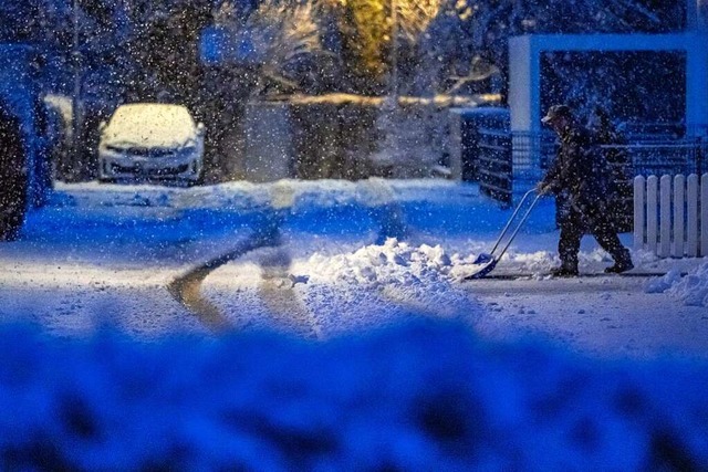 Schneeflle beherrschten den Donnerstagmorgen in Bayern  | Foto: Armin Weigel (dpa)