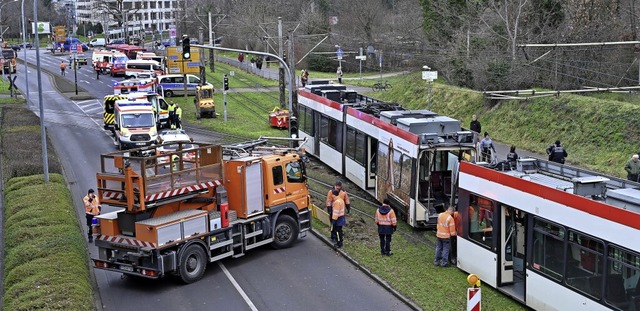 Die stadteinwrts fahrende Bahn wurde beim Unfall auseinandergerissen.  | Foto: Thomas Kunz