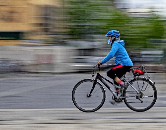 Wie schnell sollte man auf Radwegen un... diskutieren die Leserinnen und Leser.  | Foto: Hubert Gemmert